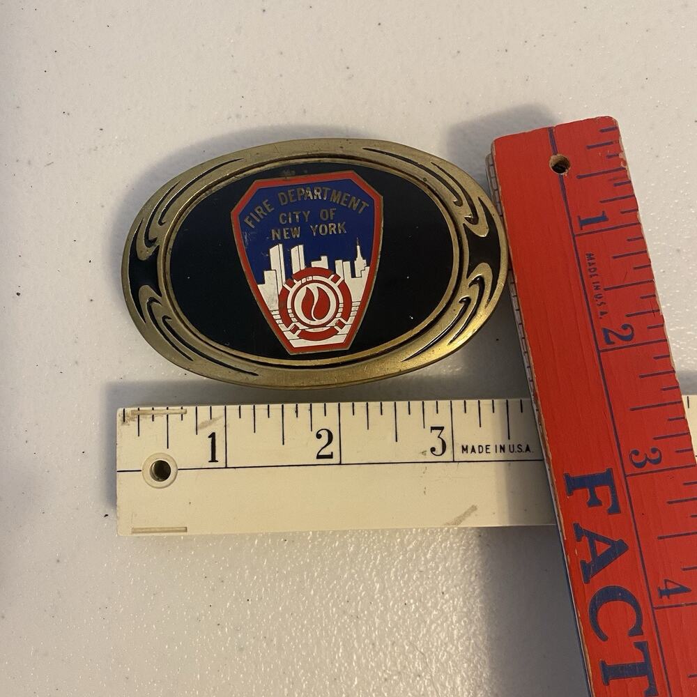 Vintage 1983s Fire Department City Of New York Solid Brass Men’s Belt Buckle - Picture 2 of 6